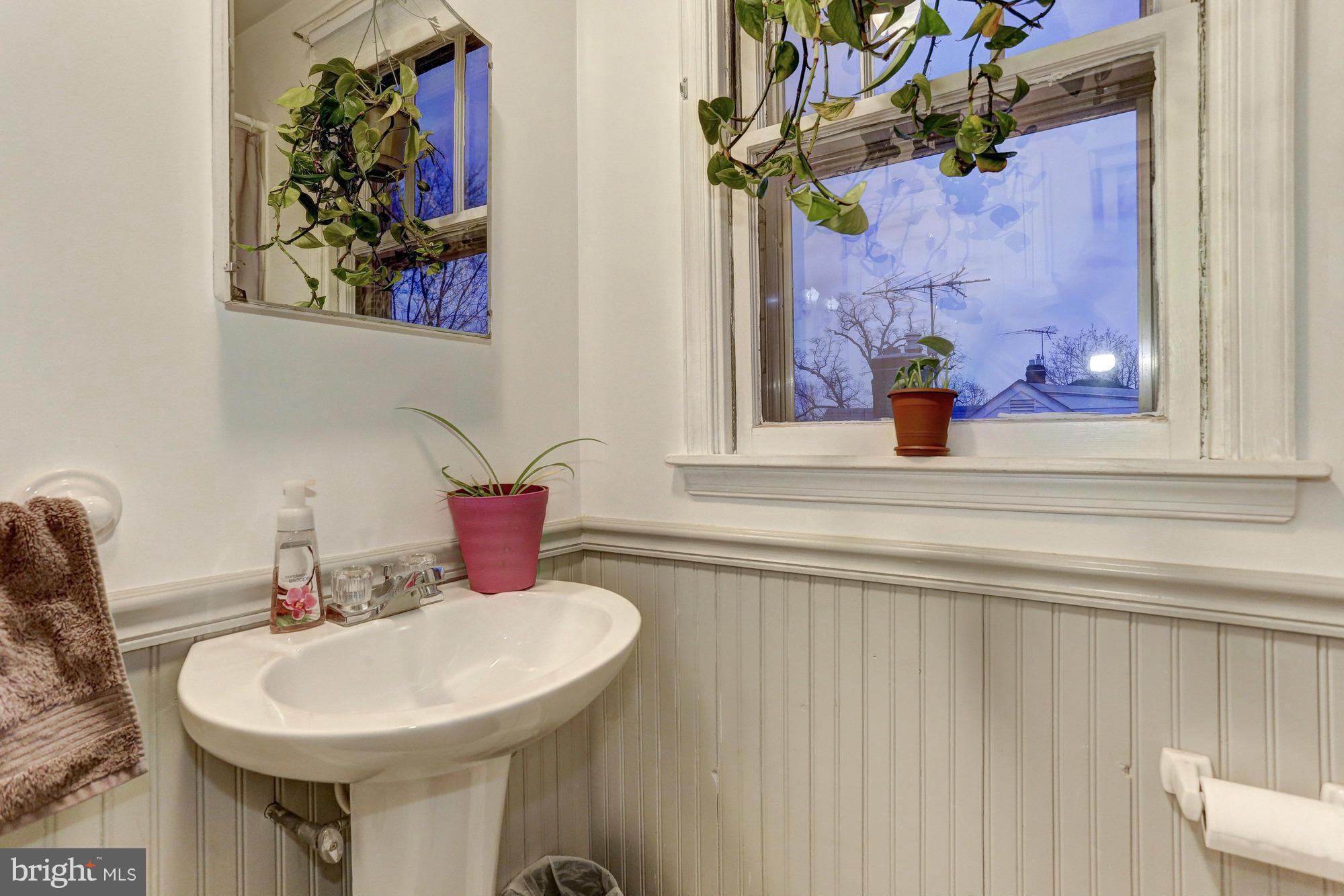 6412 Sherwood Road Baltimore, MD 21239 - Photo 27 of 30 Full bath in hallway