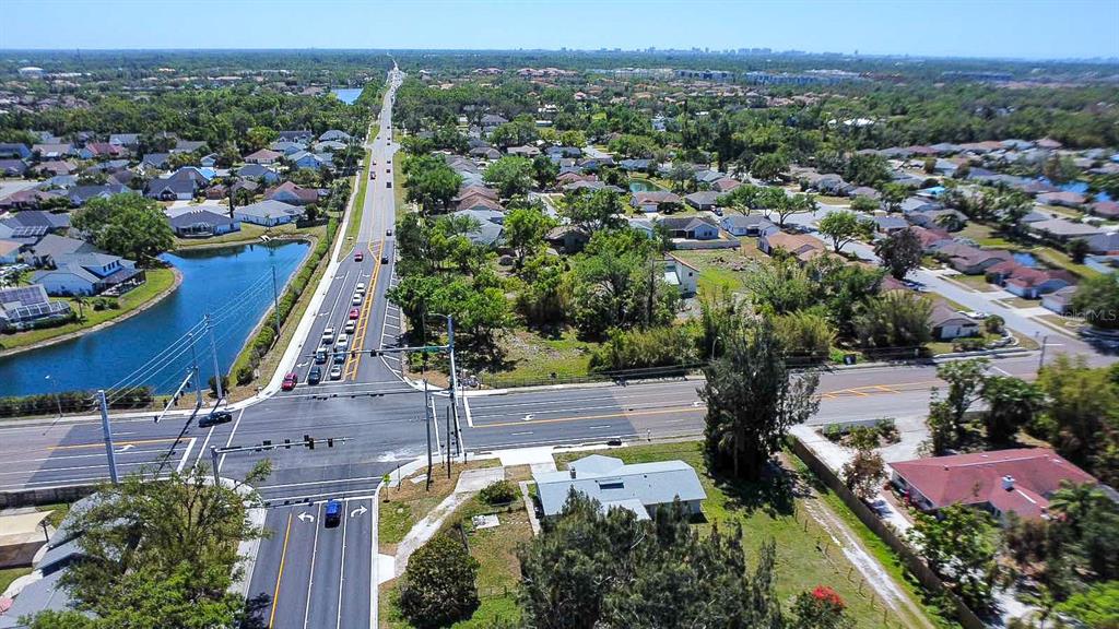 7720 Tuttle Avenue Sarasota, FL 34243 - Photo 2 of 12