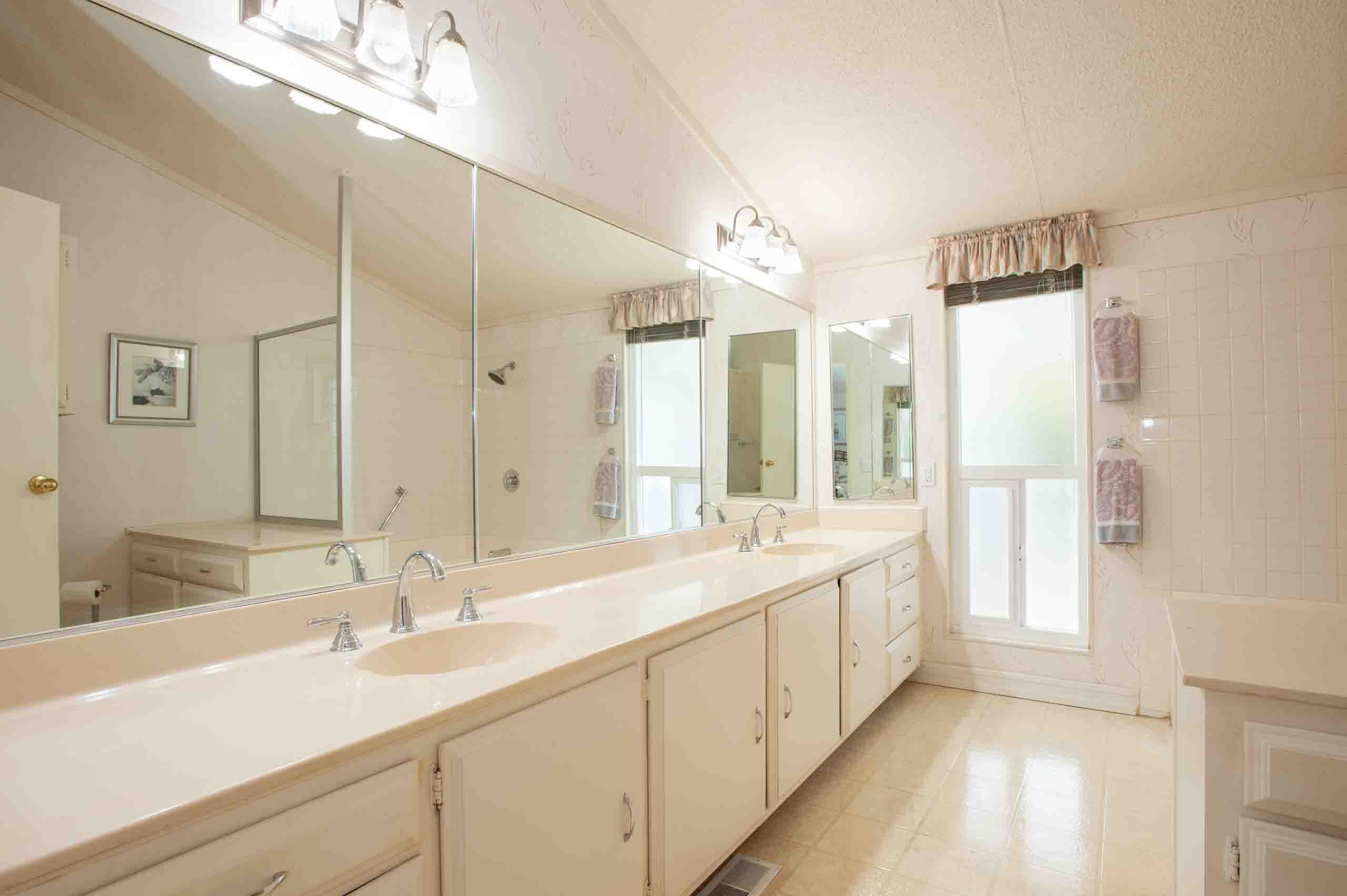 6180 Via Real, Unit 10 Carpinteria, CA 93013 - Photo 12 of 23 primary bathroom