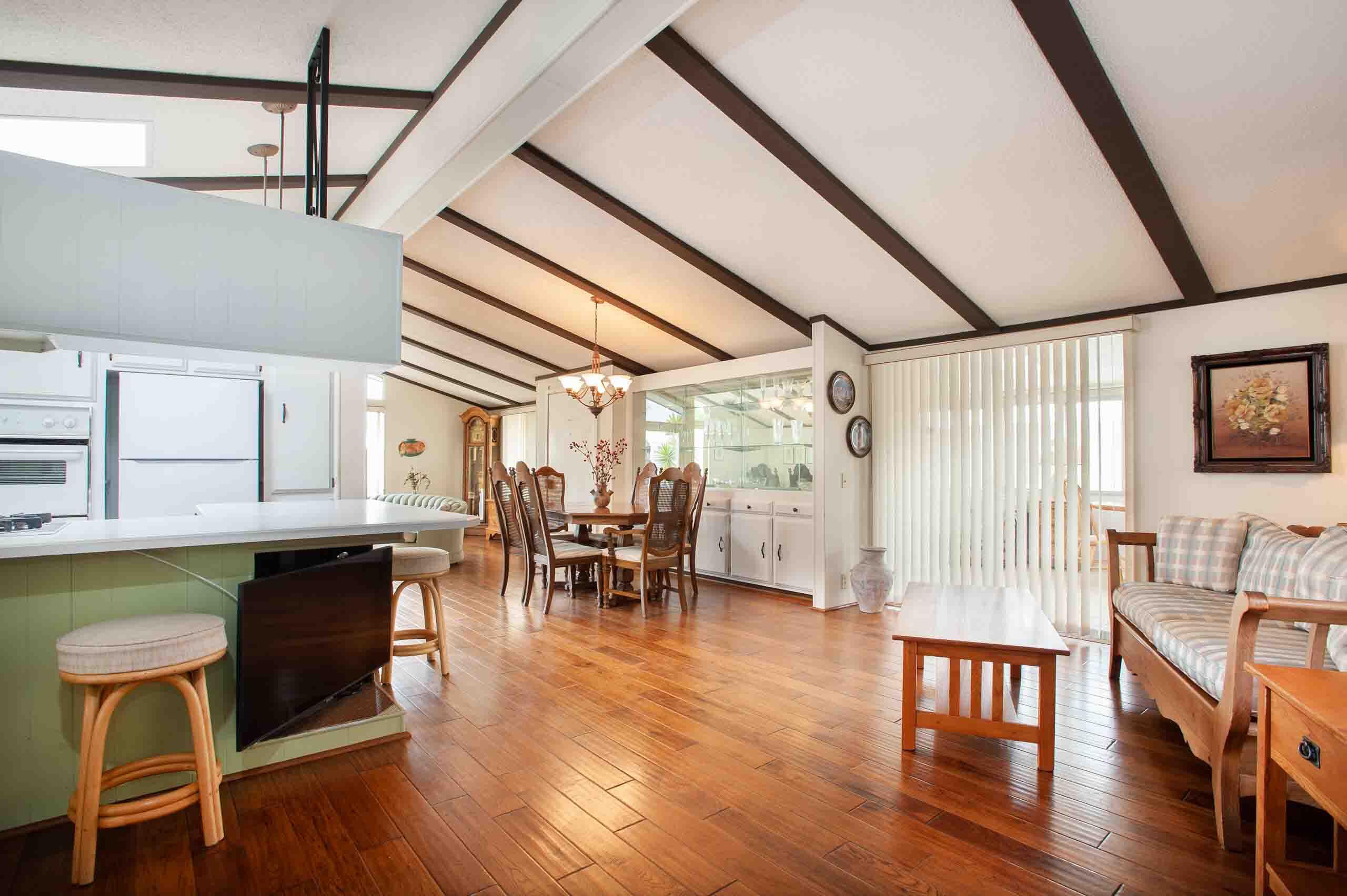 6180 Via Real, Unit 10 Carpinteria, CA 93013 - Photo 8 of 23 kitchen and dining
