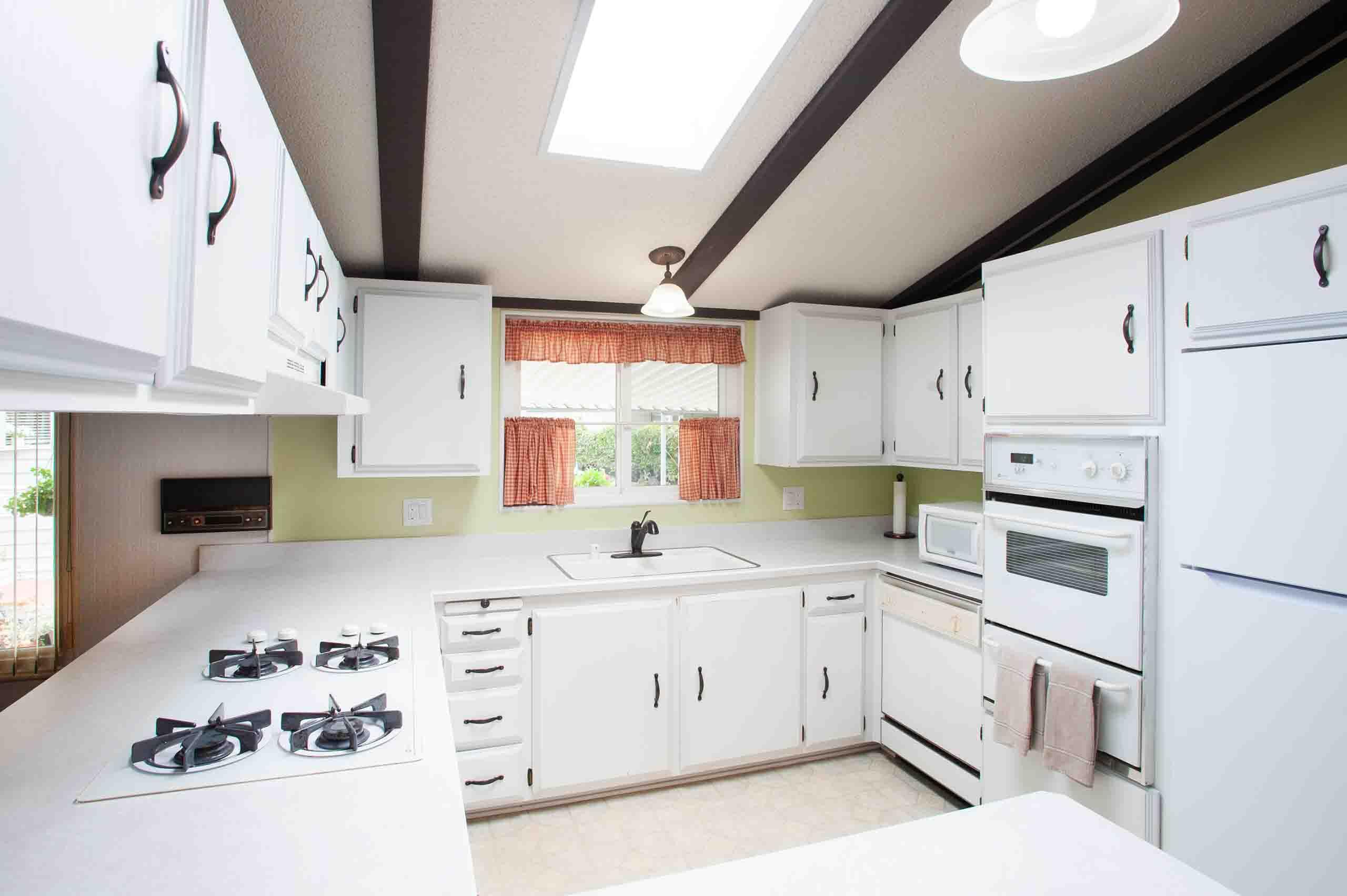 6180 Via Real, Unit 10 Carpinteria, CA 93013 - Photo 9 of 23 kitchen