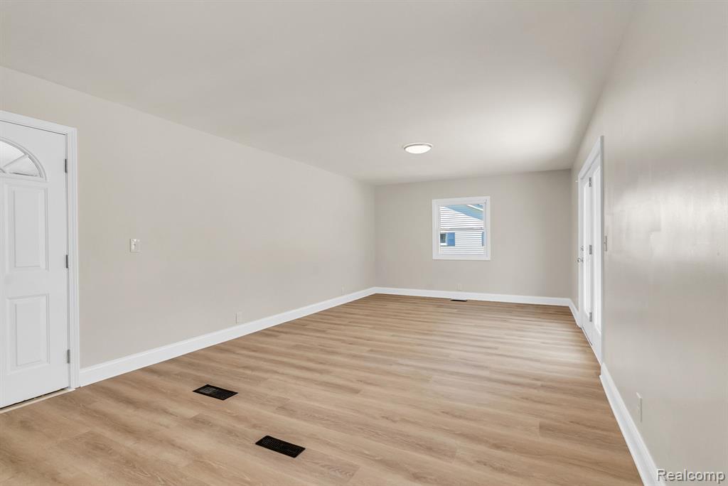 4046 State Road Fort Gratiot, MI 48059 - Photo 17 of 38