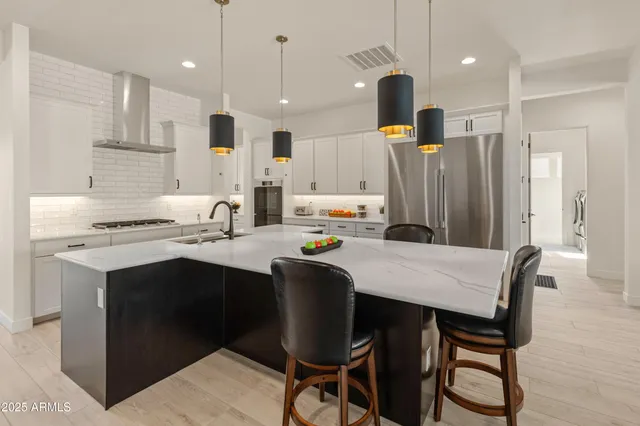 a en suite bathroom with double vanity and a mirror