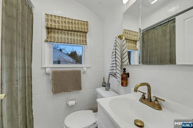 $699,000 | 19 Pine Street, Closter, NJ 07624