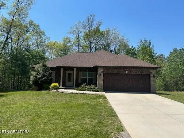 $2,100 | 450 Beachwood Drive, Crossville, TN 38558