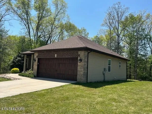 $2,100 | 450 Beachwood Drive, Crossville, TN 38558