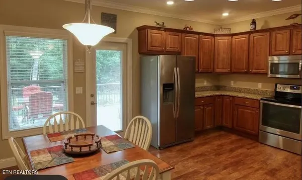 $2,100 | 450 Beachwood Drive, Crossville, TN 38558