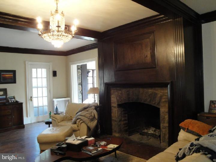 890 Wises Mill Road Philadelphia, PA 19128 - Photo 3 of 12 Gallery Image 3