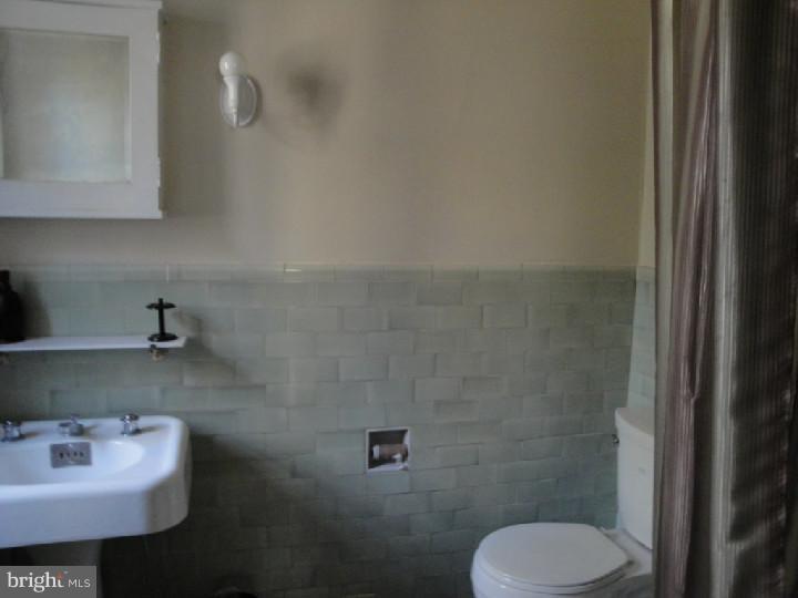 890 Wises Mill Road Philadelphia, PA 19128 - Photo 8 of 12 Gallery Image 8