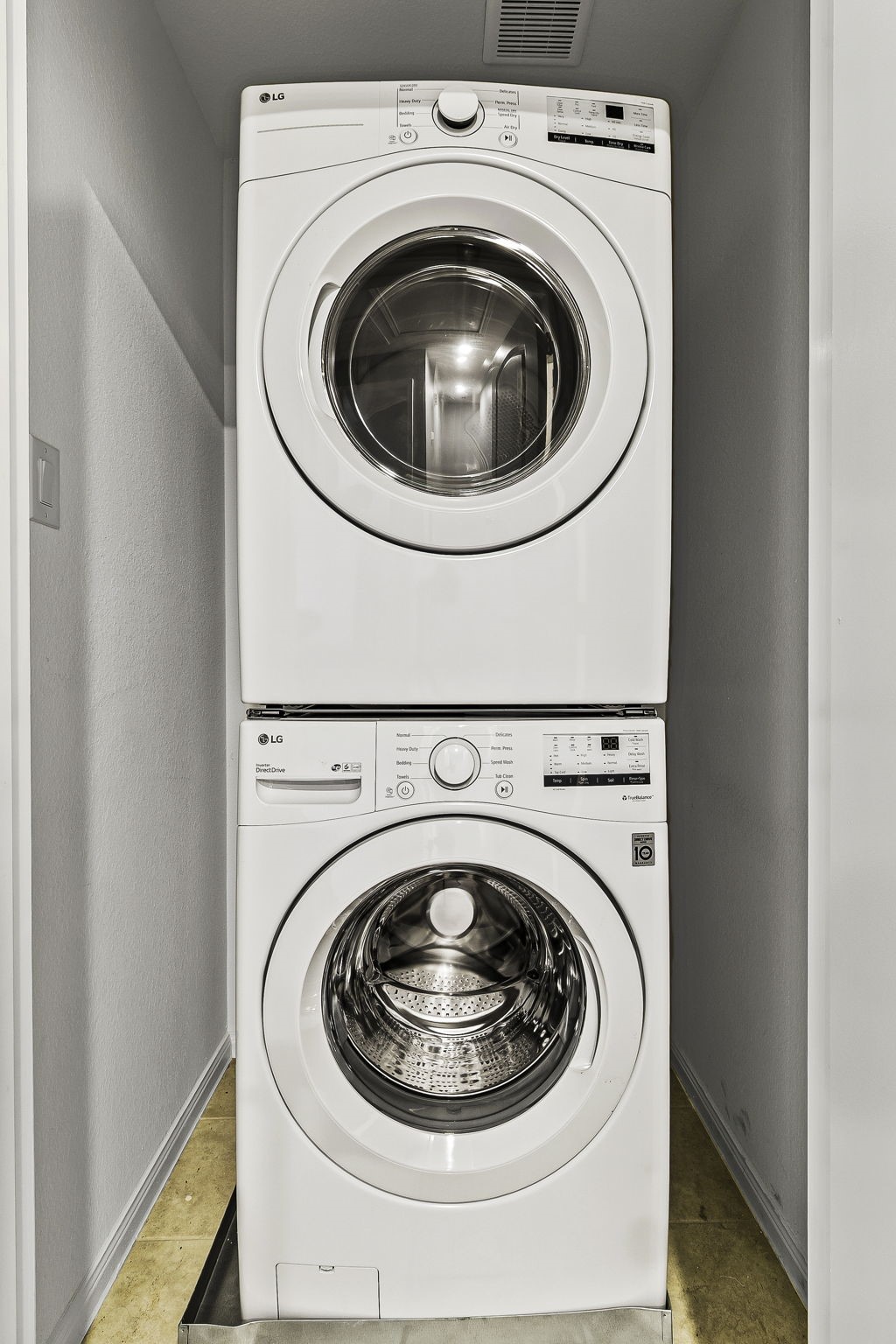 155 Cherry Tree Livingston, TX 77351 - Photo 14 of 24 a utility room with dryer and washer