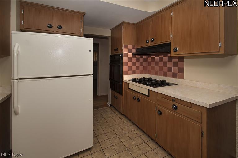 4401 Urban Road Cleveland, OH 44121 - Photo 8 of 24