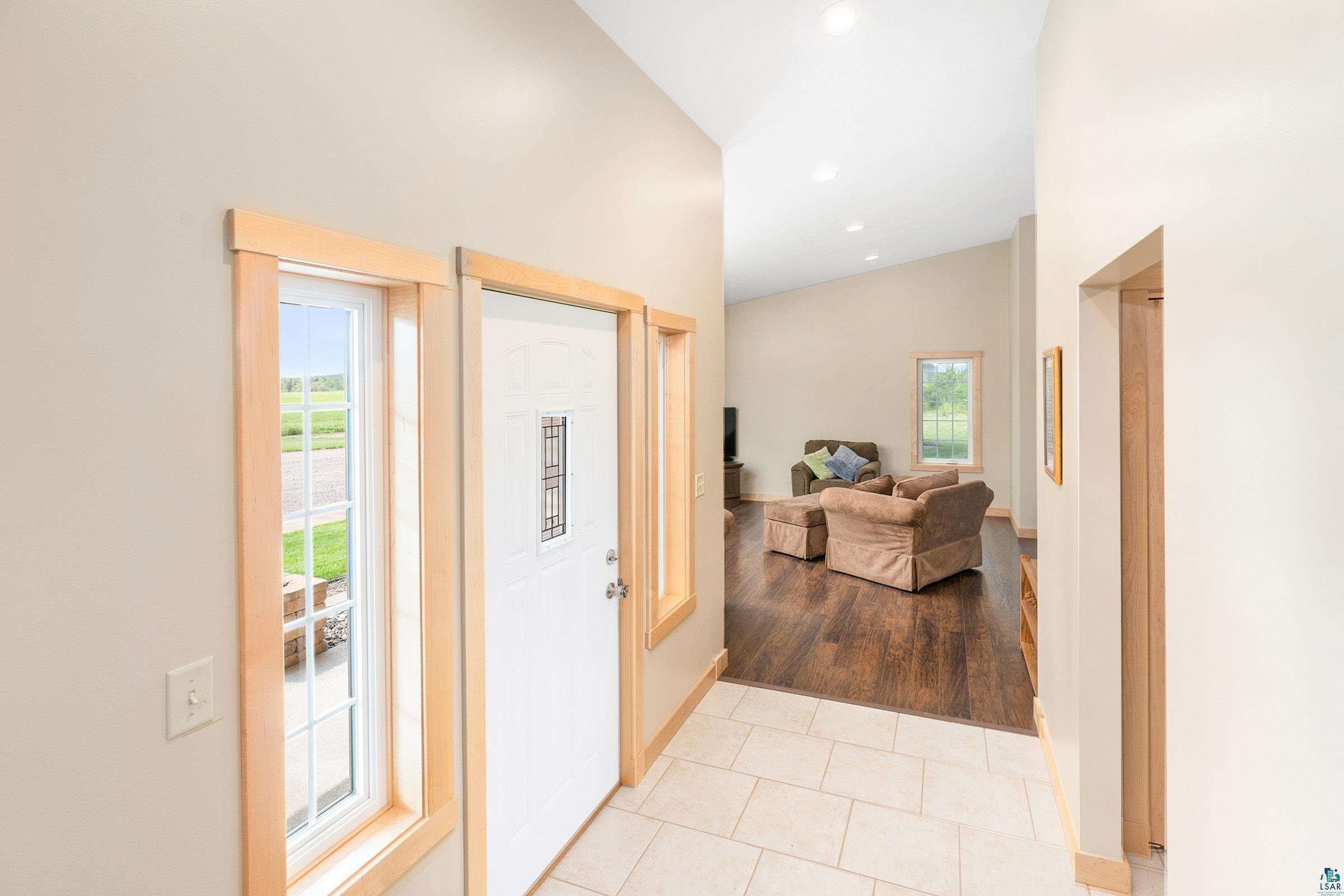 3673 Mattson Road Cloquet, MN 55720 - Photo 3 of 40 Entryway
