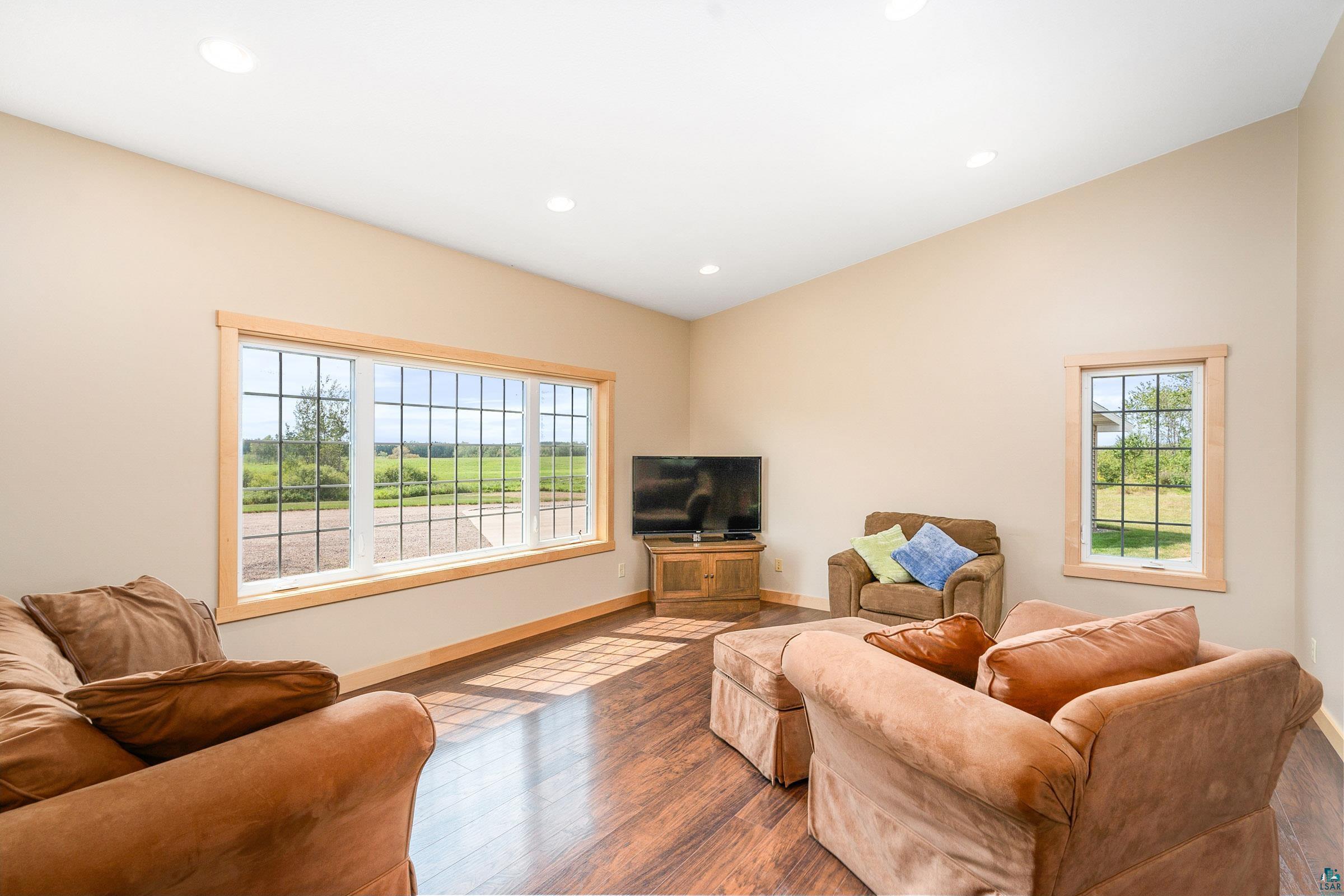 3673 Mattson Road Cloquet, MN 55720 - Photo 6 of 40 Living Room