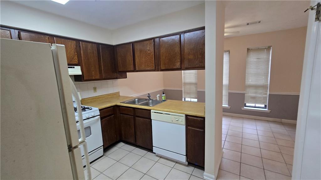 4722 Old Highgate Entry Stone Mountain, GA 30083 - Photo 11 of 31 a kitchen with a stove a refrigerator and a sink