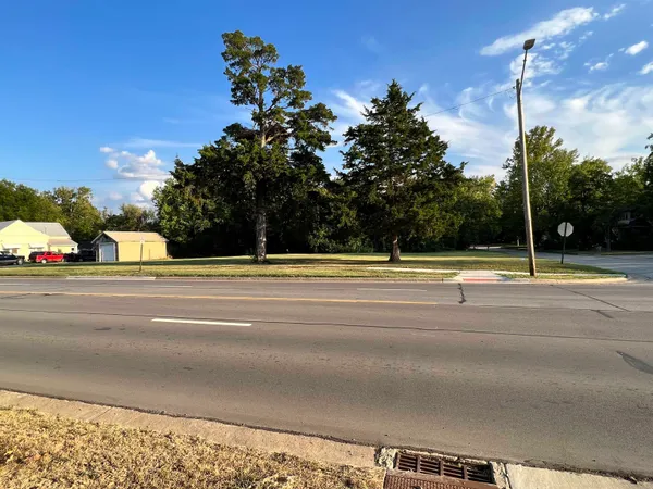 $25,000 | 301 East River Street, Eureka, KS 67045