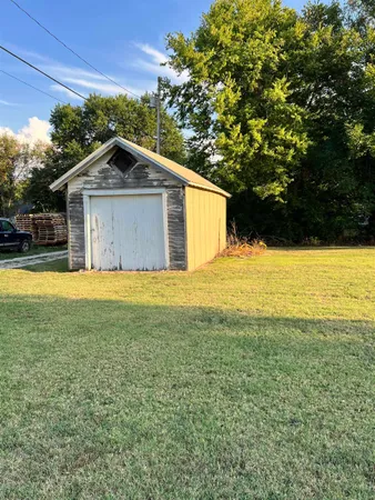 $25,000 | 301 East River Street, Eureka, KS 67045
