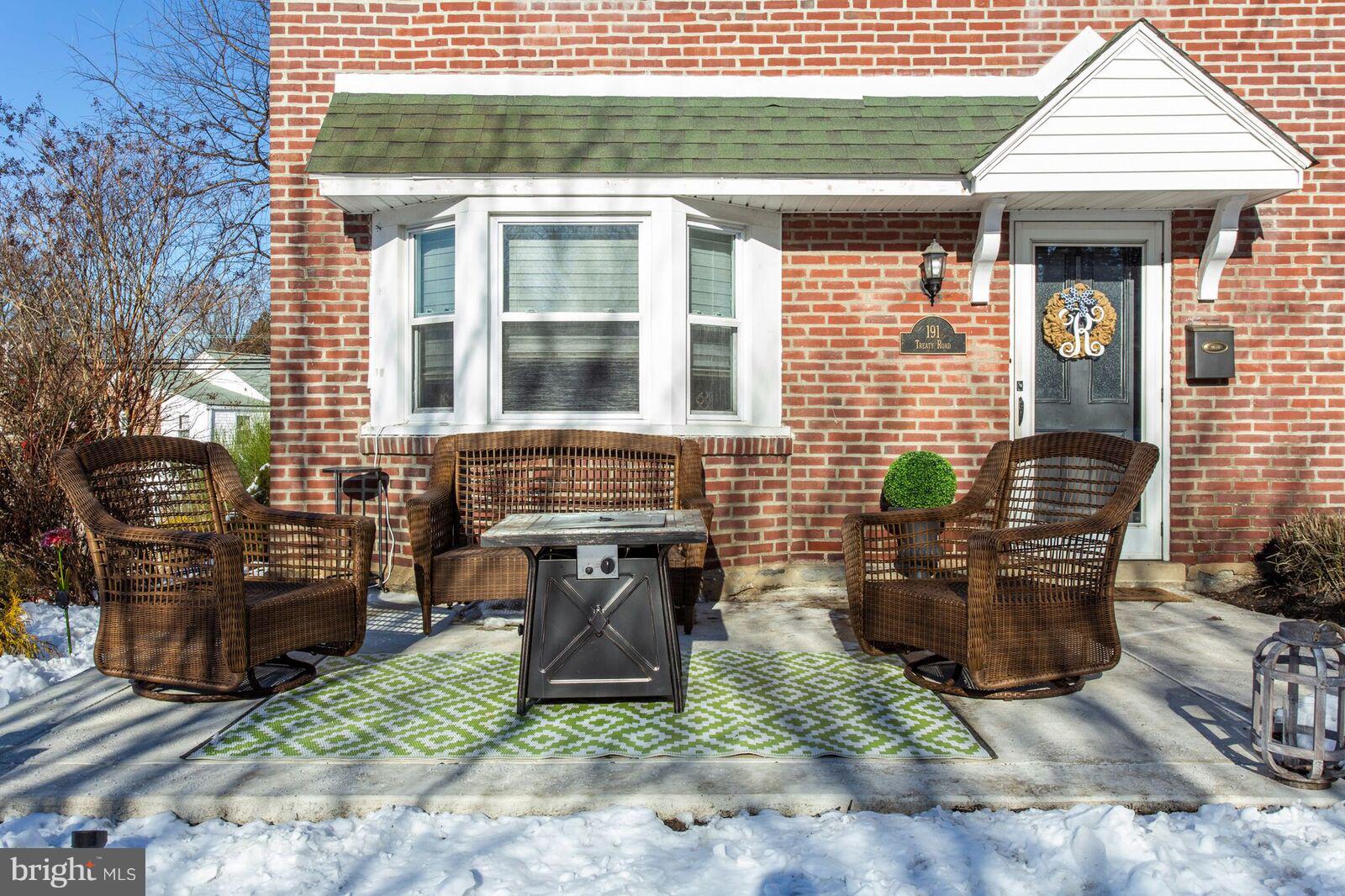 191 Treaty Road Drexel Hill, PA 19026 - Photo 3 of 34 Front Patio