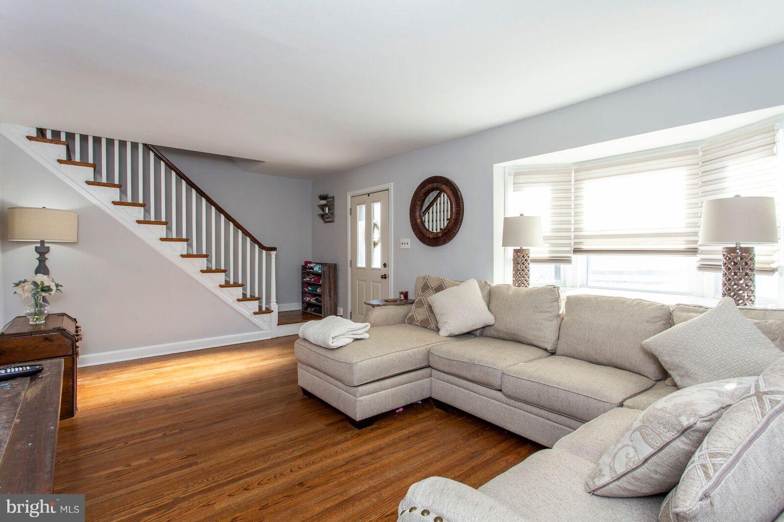 191 Treaty Road Drexel Hill, PA 19026 - Photo 6 of 34 Spacious Living Room