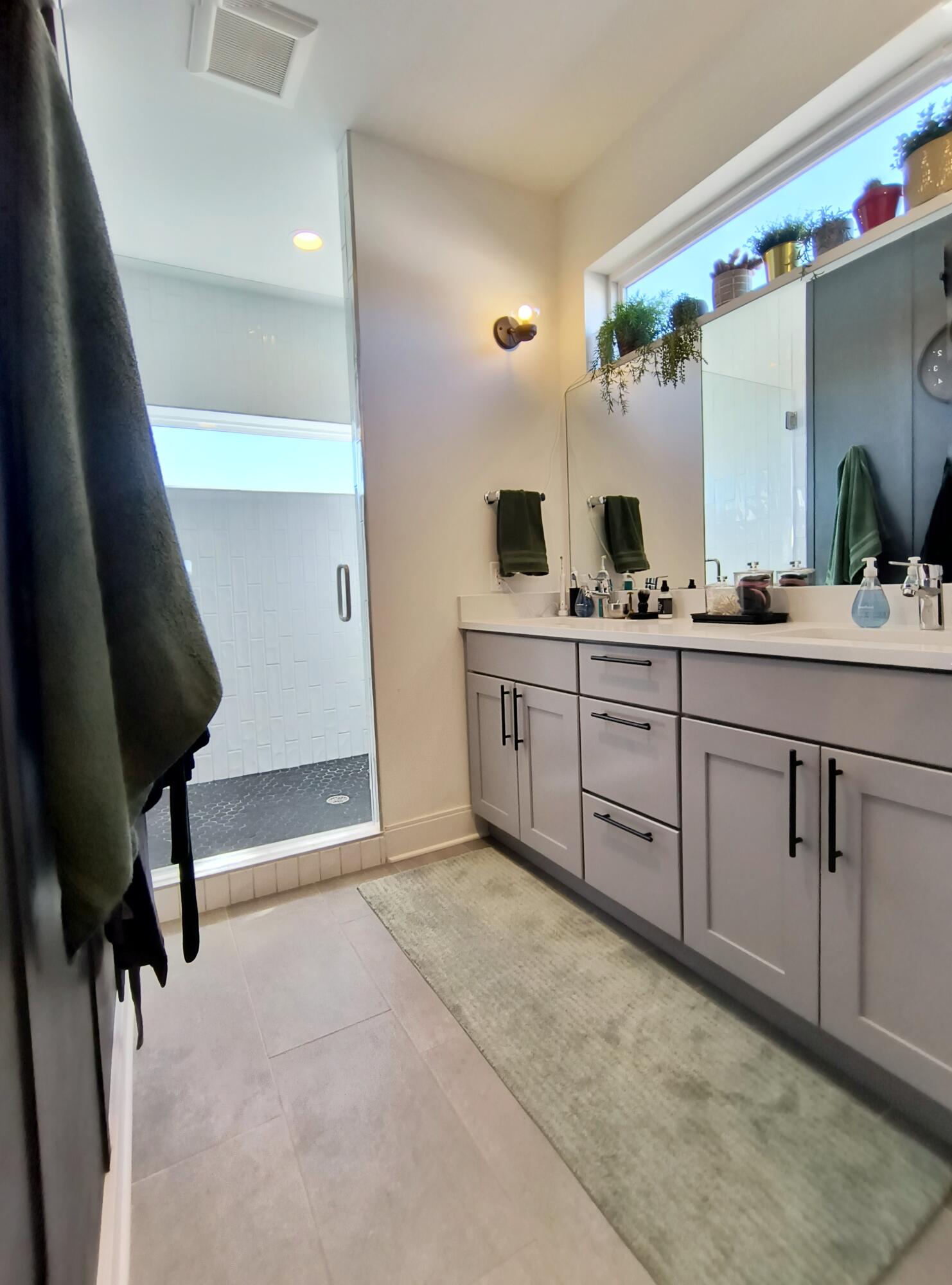 18 East 16th Street Chattanooga, TN 37408 - Photo 43 of 97 Love this En Suite