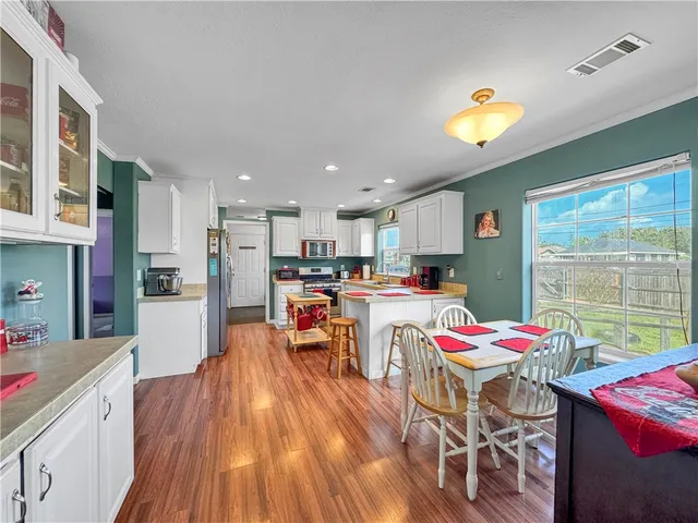 $299,900 | 433 Valerie Street, Corpus Christi, TX 78418