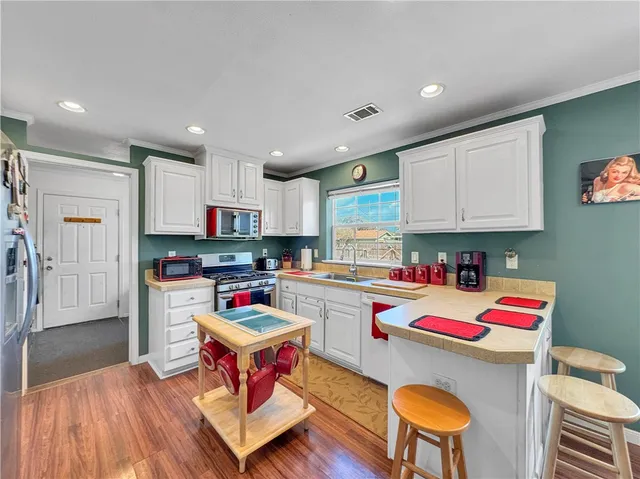 $299,900 | 433 Valerie Street, Corpus Christi, TX 78418