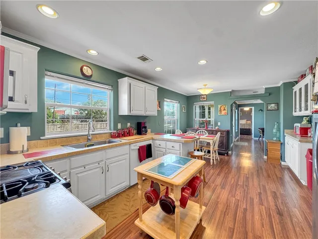 $299,900 | 433 Valerie Street, Corpus Christi, TX 78418