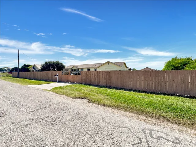 $299,900 | 433 Valerie Street, Corpus Christi, TX 78418