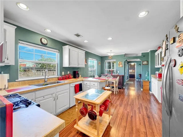 $299,900 | 433 Valerie Street, Corpus Christi, TX 78418