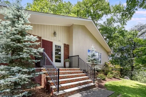 $1,250,000 | 83 Brookside Terrace, North Caldwell, NJ 07006