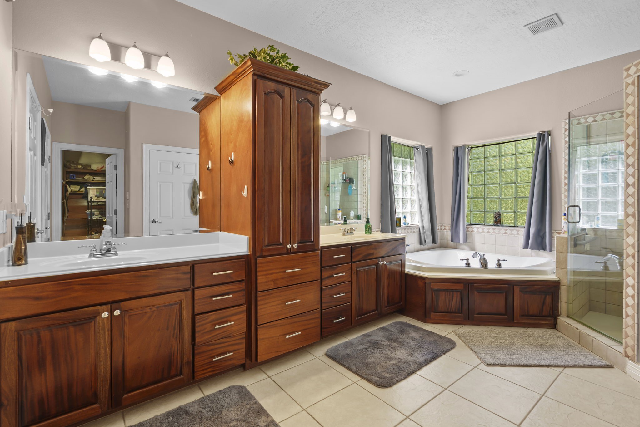 15524 Jim Branch Road Dayton, TX 77535 - Photo 14 of 40 This primary bathroom offers a peaceful retreat