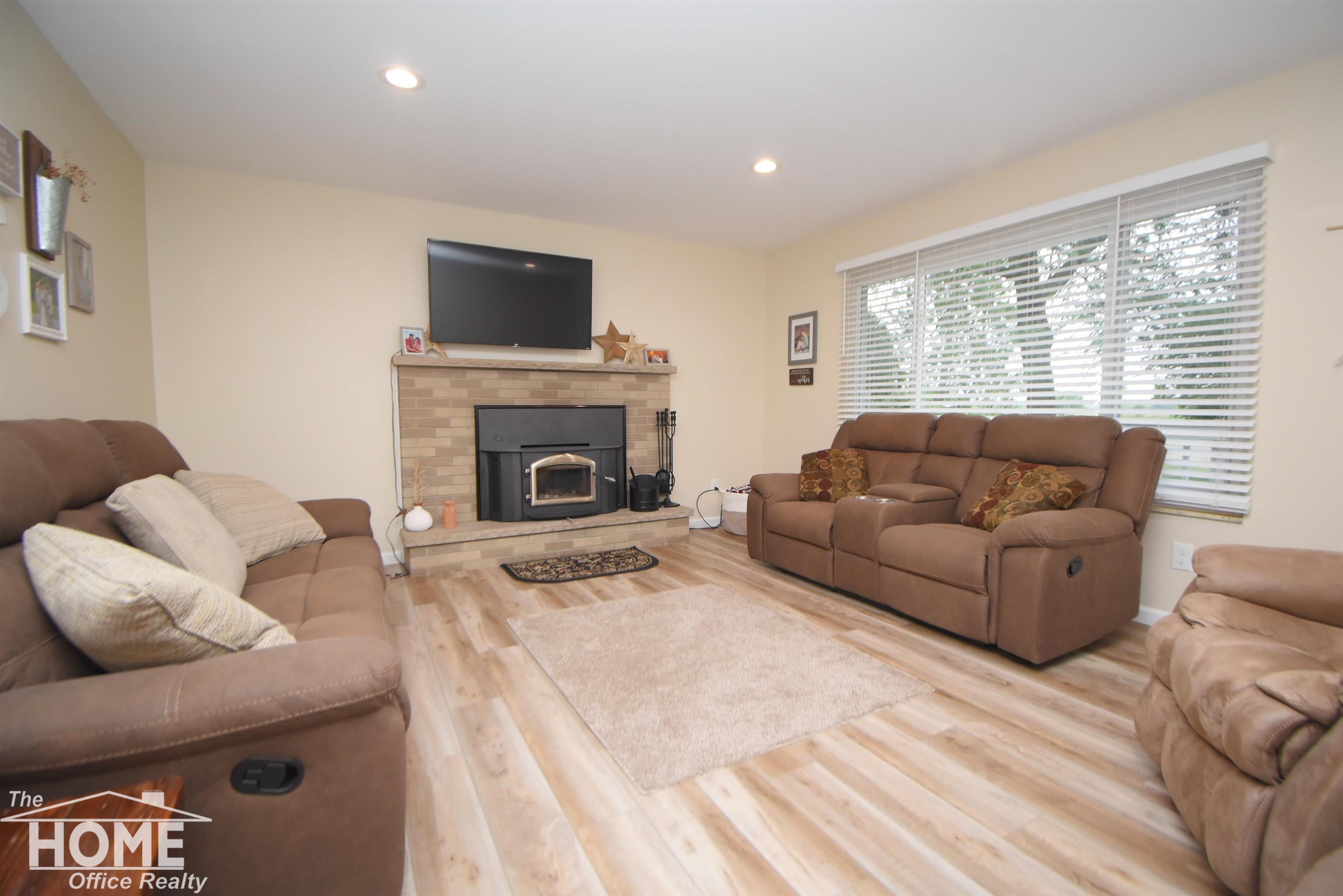 11017 Coldwater Road Flushing, MI 48433 - Photo 7 of 34