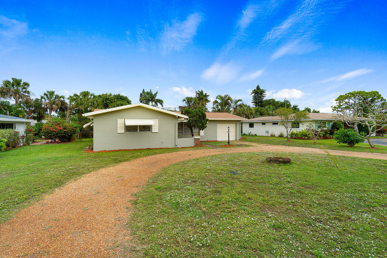 913 Northwest New Providence Road Stuart, FL 34994 - Photo 3 of 34 001-913NewProvidence-Stuart-FL-small