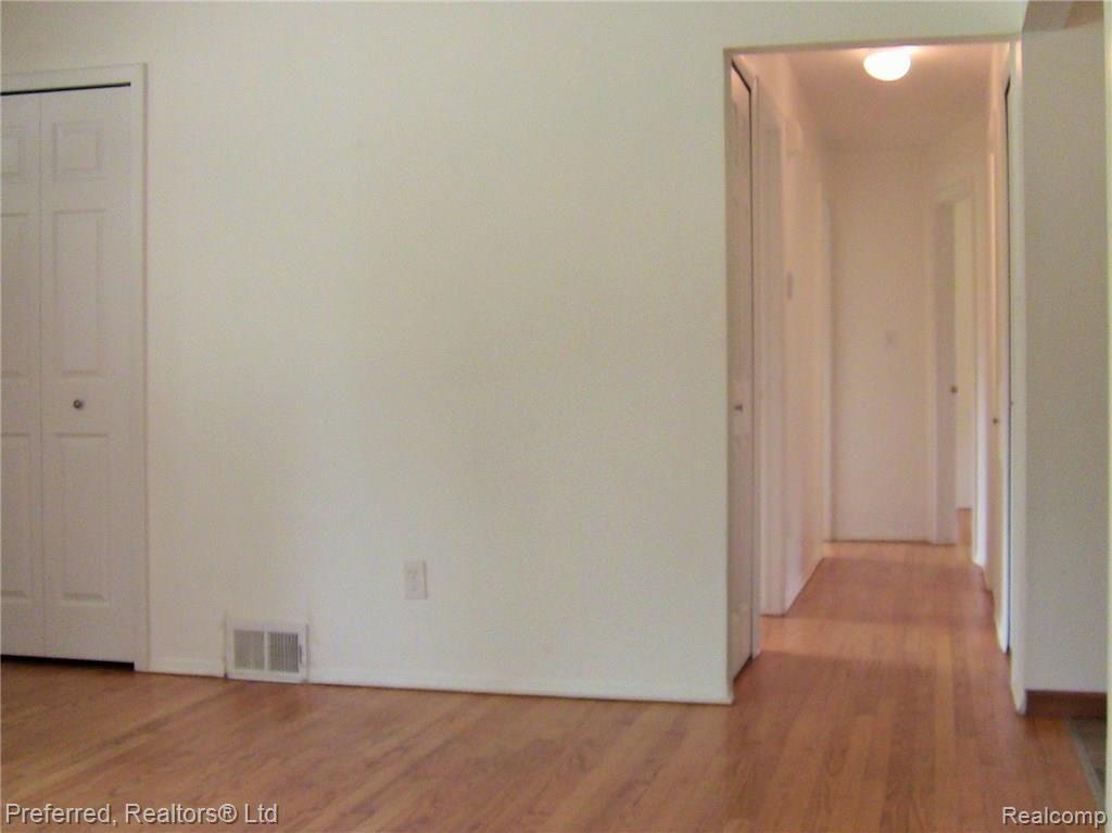 6539 Napier Road Plymouth, MI 48170 - Photo 8 of 21 Hallway.JPG