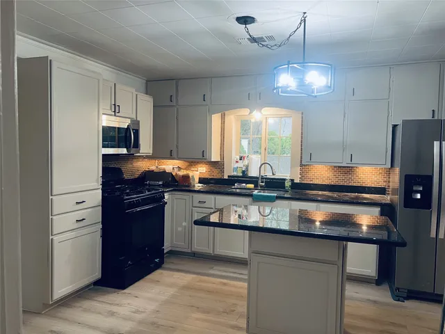 $2,000 | 1747 5th Street, Rosenberg, TX 77471