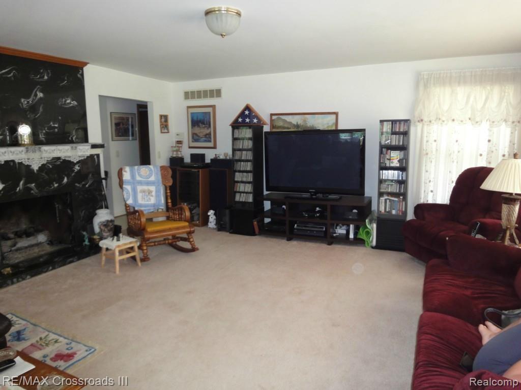 44675 Robson Road Belleville, MI 48111 - Photo 6 of 12 DSC02360.jpg