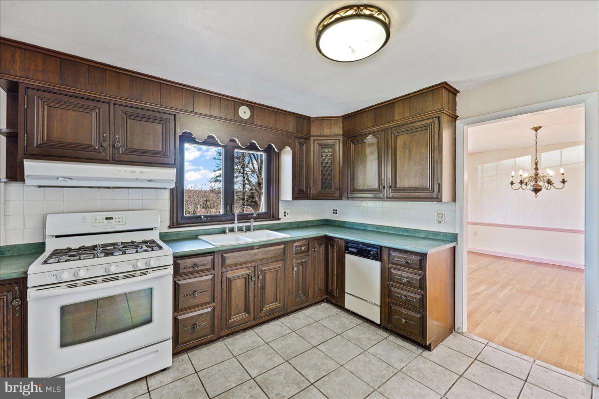 1647 Robin Road Coatesville, PA 19320 - Photo 13 of 35 Gallery Image 13