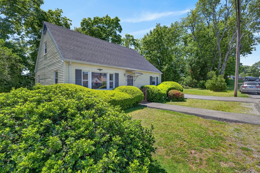 22 Myrtle Avenue Acushnet, MA 02743 - Photo 2 of 31