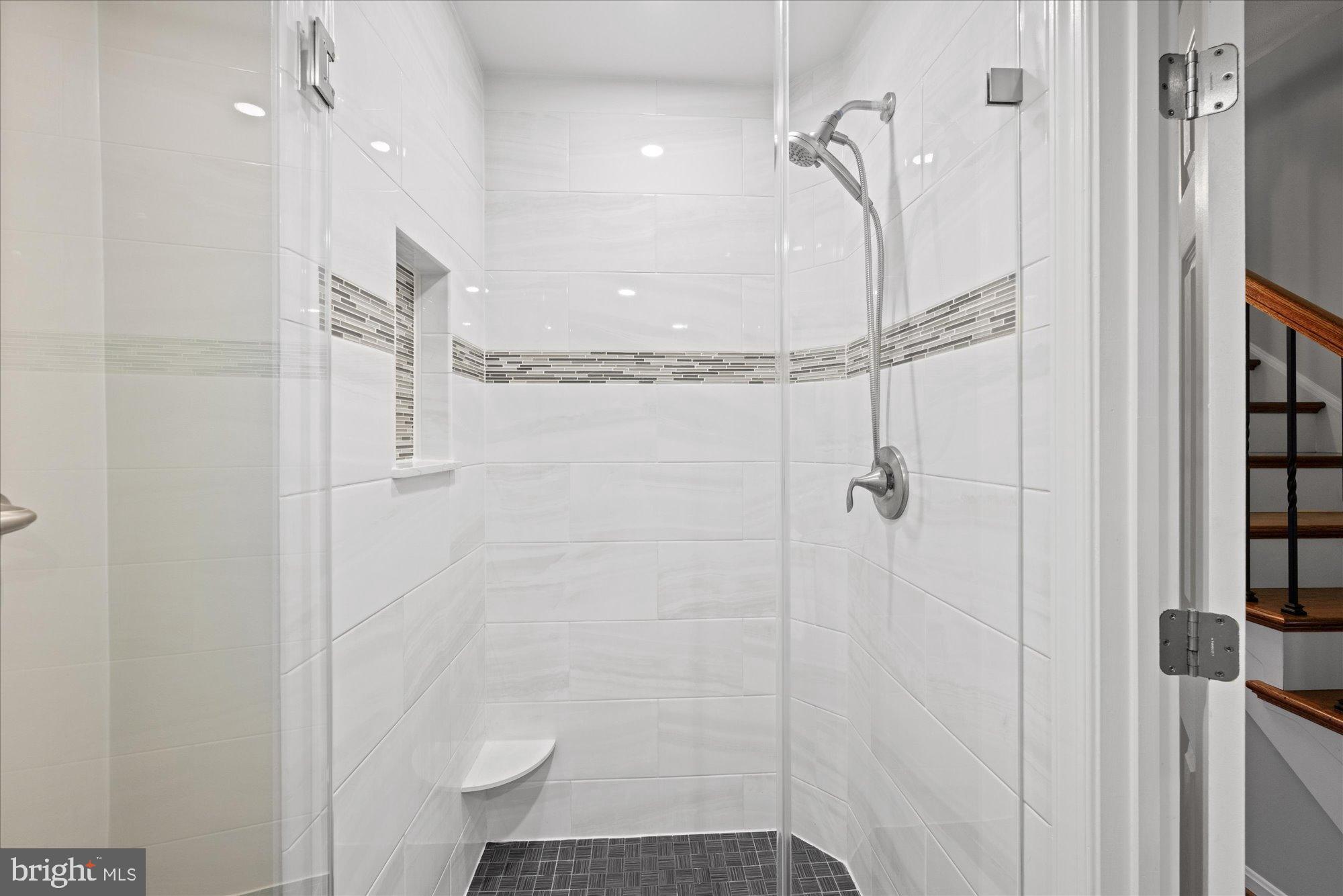 7204 Racepoint Way Alexandria, VA 22315 - Photo 34 of 56 1st Floor Bathroom