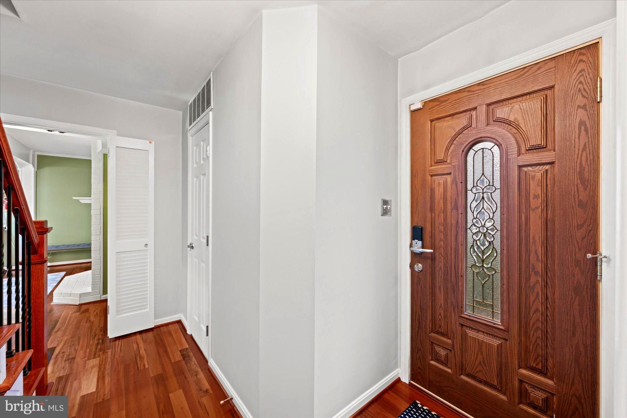 7204 Racepoint Way Alexandria, VA 22315 - Photo 8 of 56 Entery Hallway