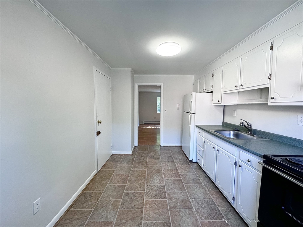 52 Bryon Road, Unit 3 Chestnut Hill, MA 02467 - Photo 3 of 11