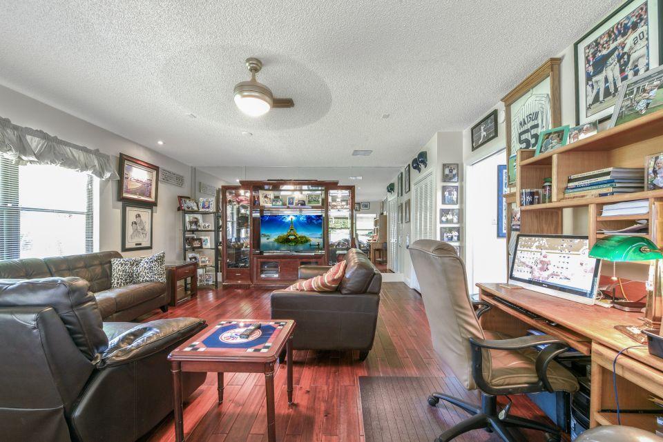 6438 Gun Club Road West Palm Beach, FL 33415 - Photo 14 of 44 Living 10