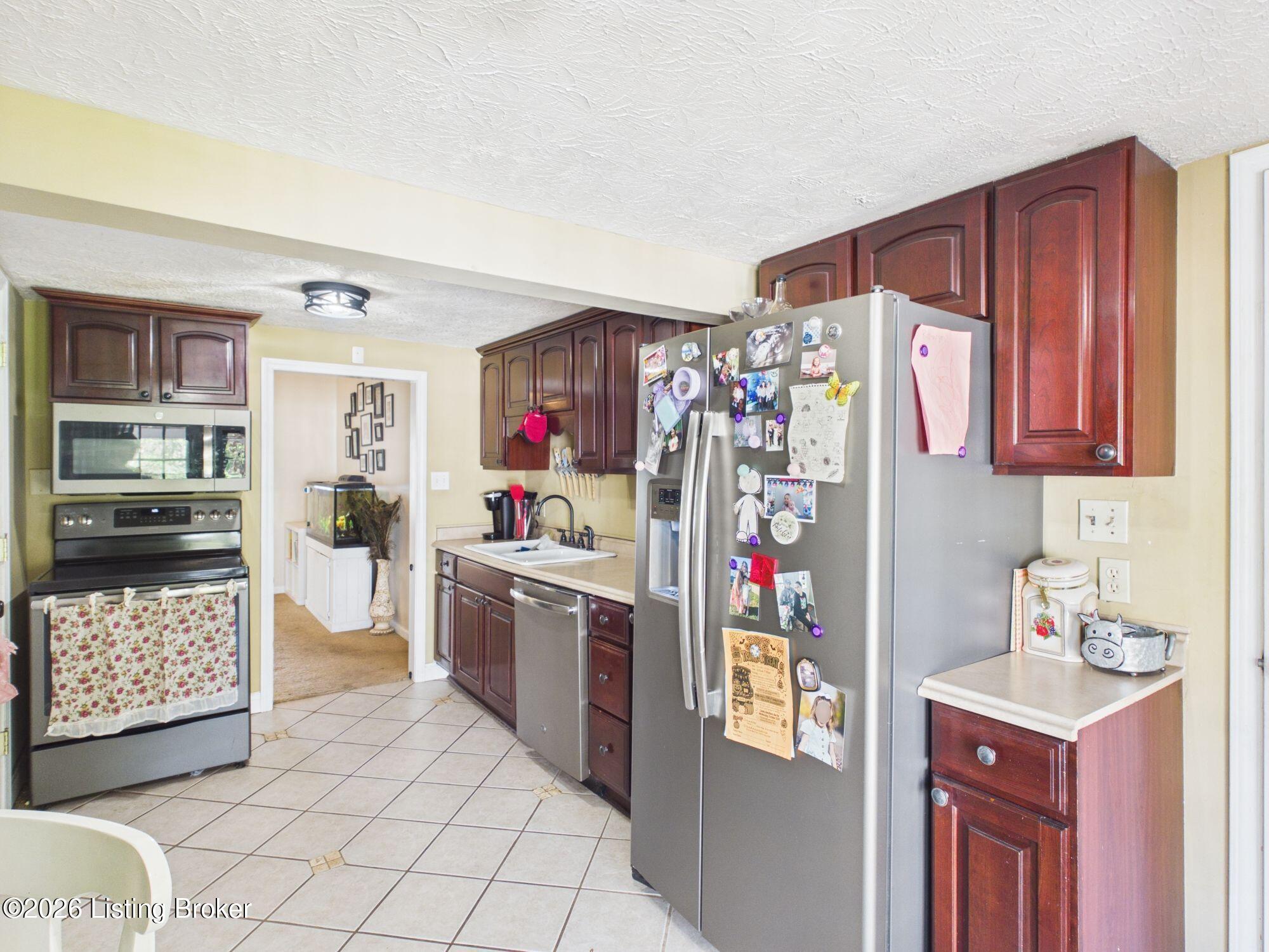 6617 West Orell Road Louisville, KY 40272 - Photo 23 of 50 CAM04197G0-PR0047-STILL011