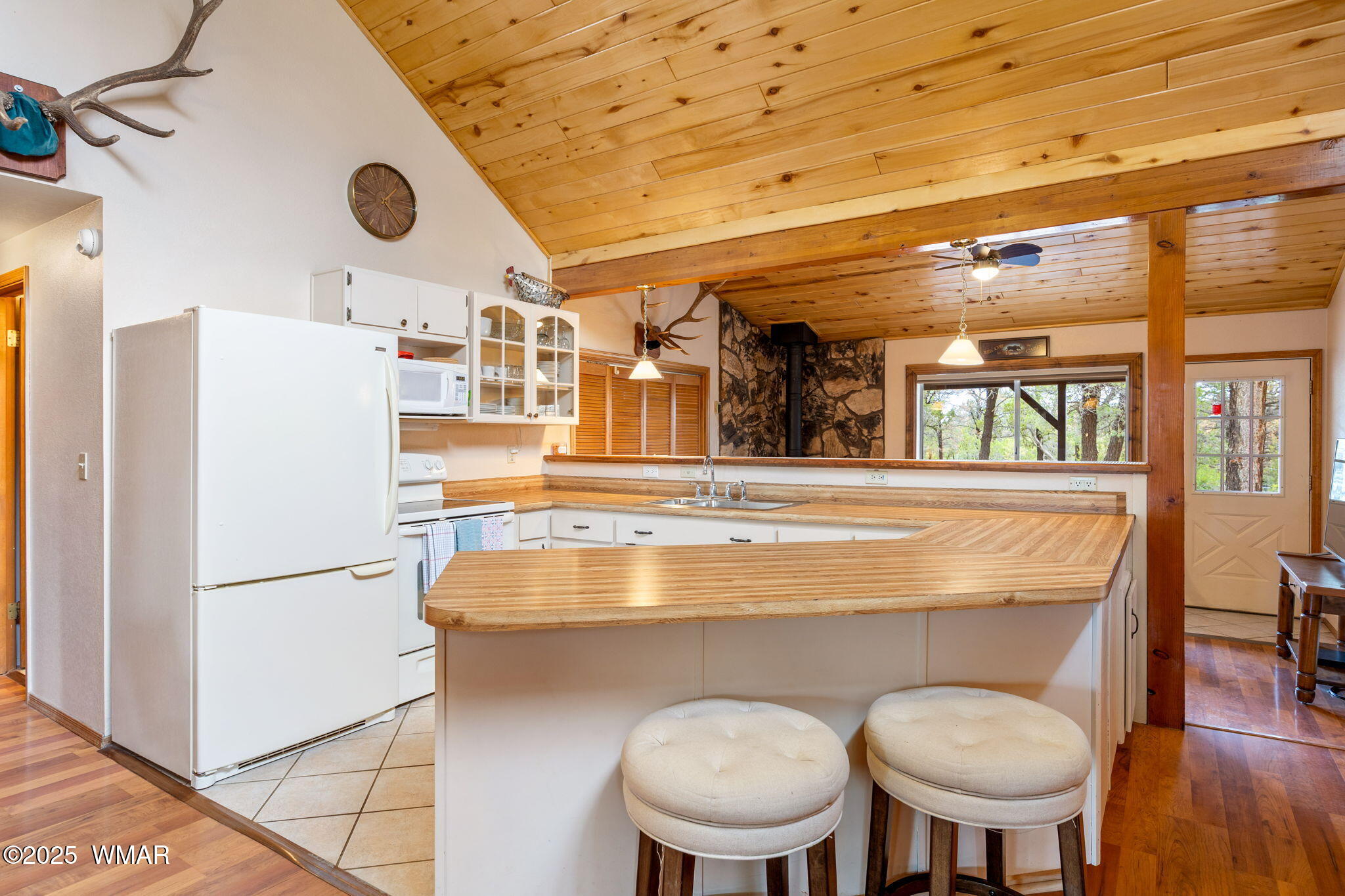 3154 Aspen Road Overgaard, AZ 85933 - Photo 9 of 36 a kitchen with a refrigerator and table