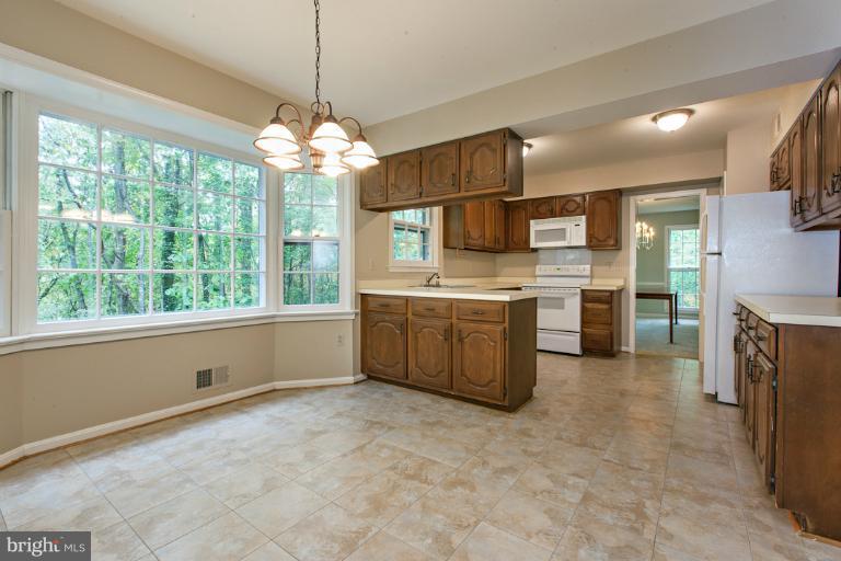 10708 Cross School Road Reston, VA 20191 - Photo 15 of 25 Kitchen