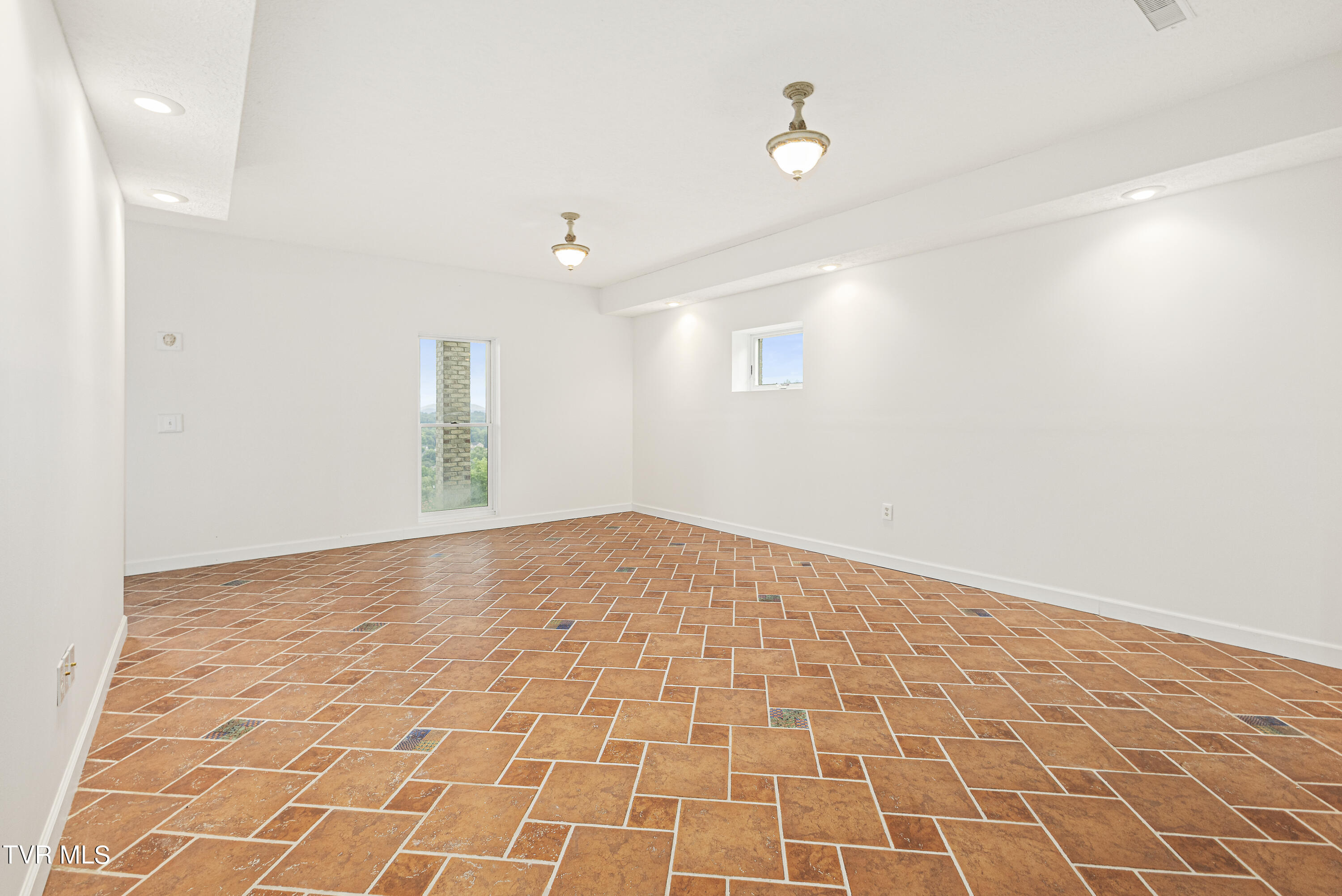 2317 Colonial View Road Kingsport, TN 37663 - Photo 60 of 73 128A2206