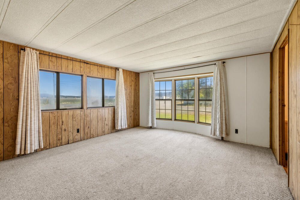 31410 Union Street Bonanza, OR 97623 - Photo 13 of 37 a view of an empty room with a window