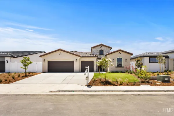 a house view with a outdoor space