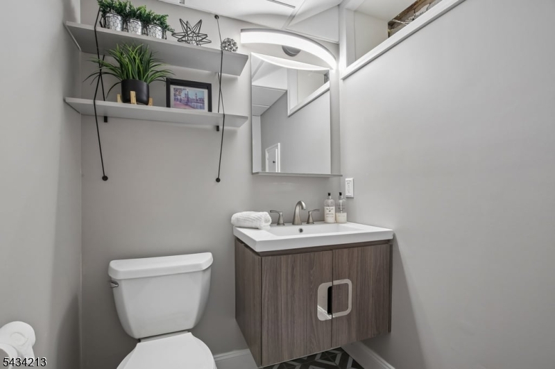 210 Mendham Road Bernardsville, NJ 07924 - Photo 39 of 45 a bathroom with a toilet sink and mirror