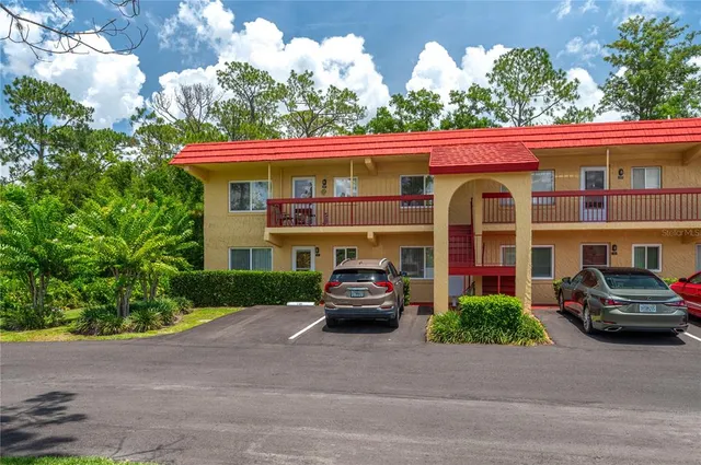 $90,000 | 400 El Camino Drive, Unit 201, Winter Haven, FL 33884