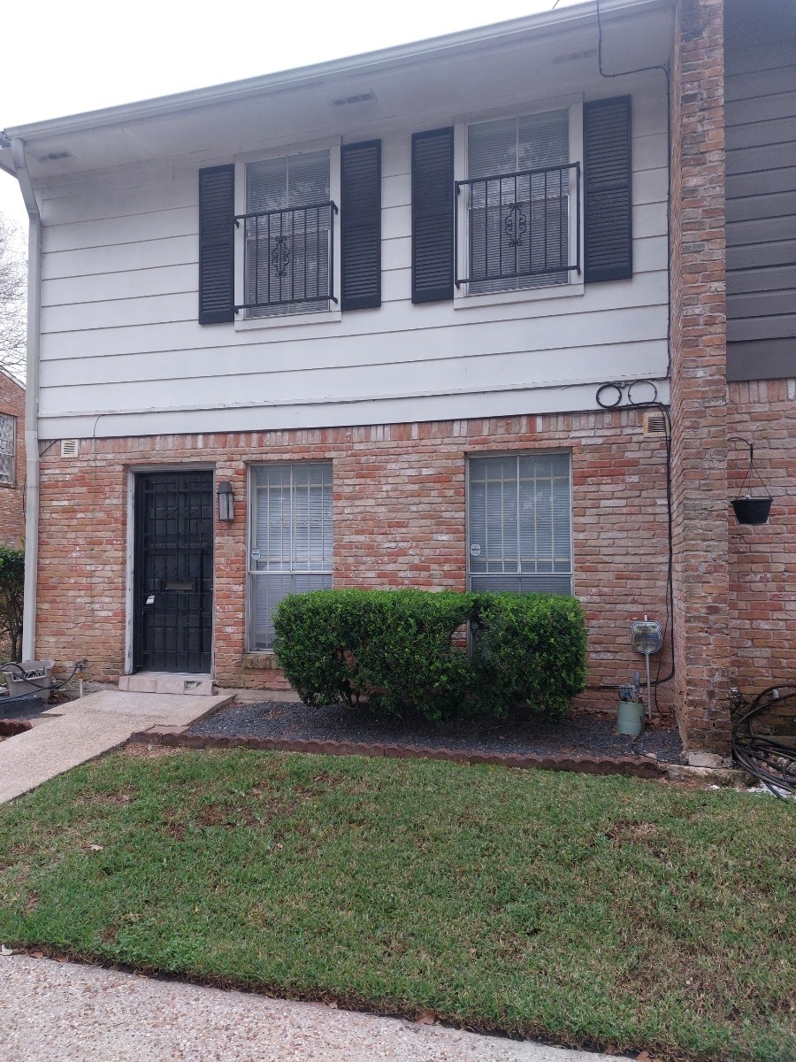 1846 Hollister Street, Unit 6 Houston, TX 77080 - Photo 1 of 24